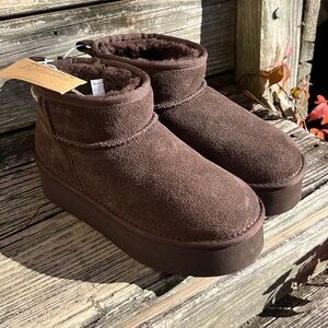 Bearpaw Shorty Platform Boots Booties Size 8 Dark Brown Suede NEW